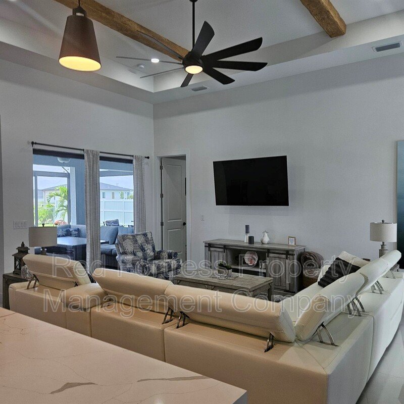 1 NW 8th Ter property image