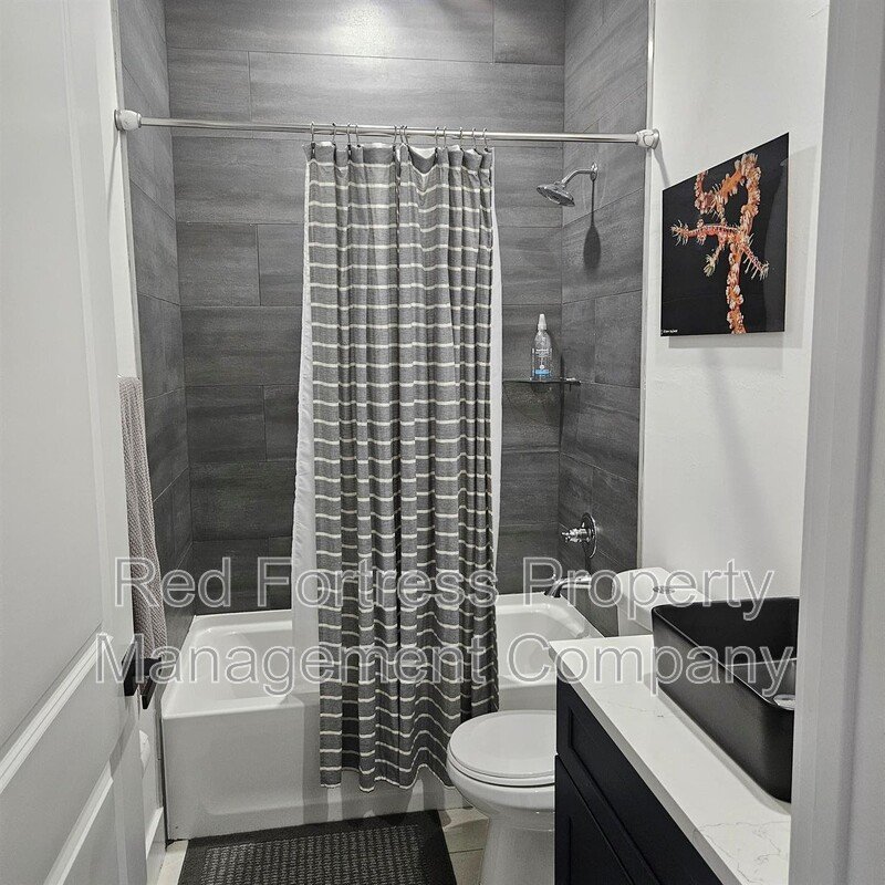 1 NW 8th Ter property image