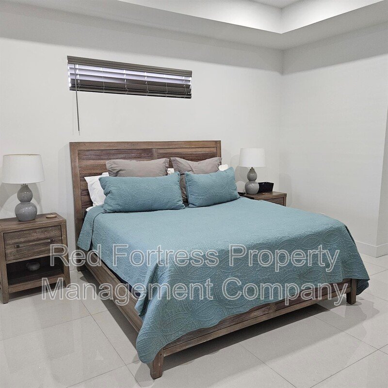 1 NW 8th Ter property image