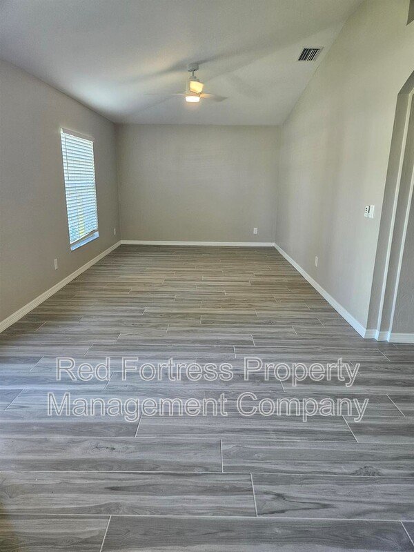 410 SW 40th Ter property image