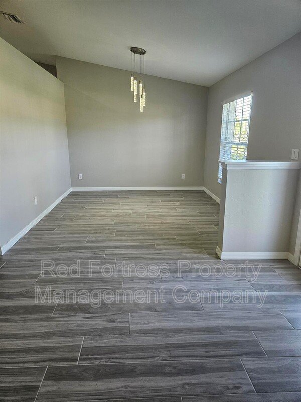 410 SW 40th Ter property image