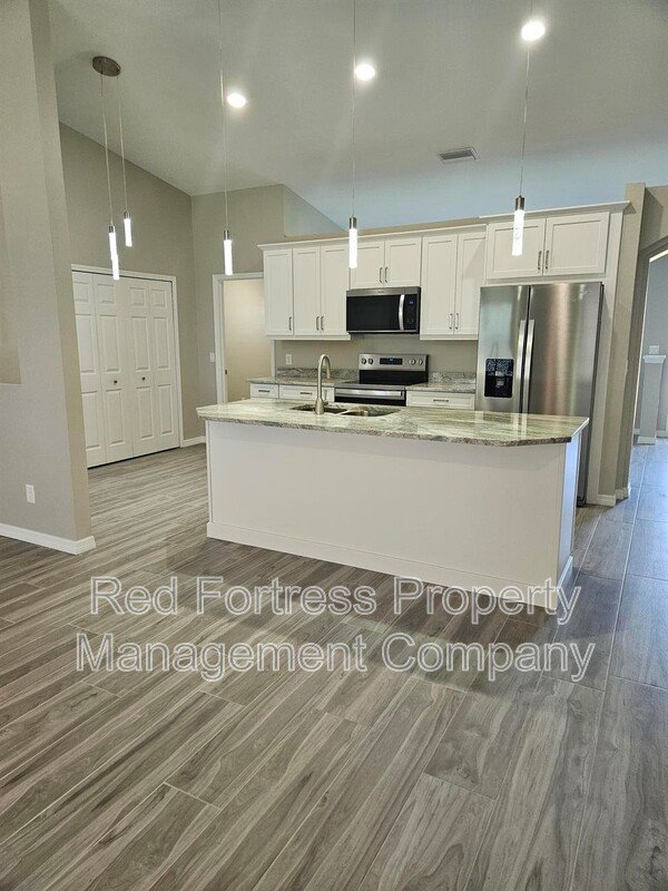 410 SW 40th Ter property image