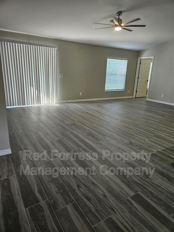 410 SW 40th Ter property image