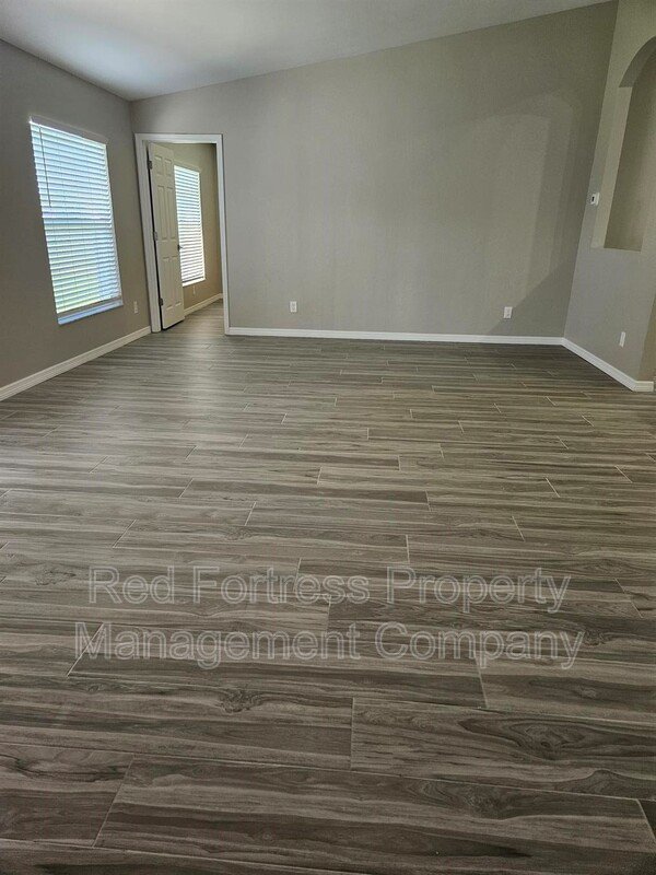 410 SW 40th Ter property image