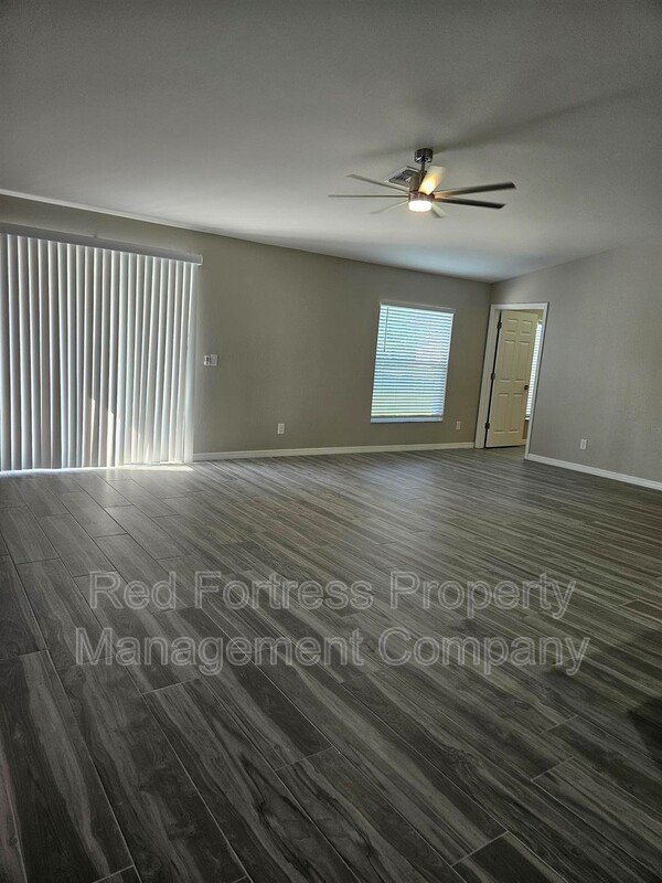 410 SW 40th Ter property image