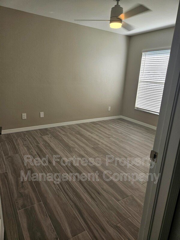 410 SW 40th Ter property image