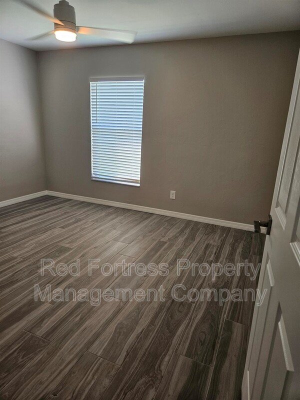 410 SW 40th Ter property image