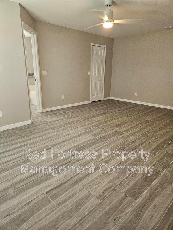 410 SW 40th Ter property image