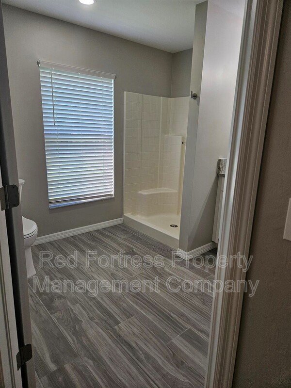 410 SW 40th Ter property image