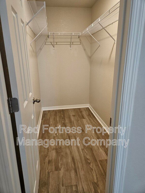 1957 Laverna Ave property image